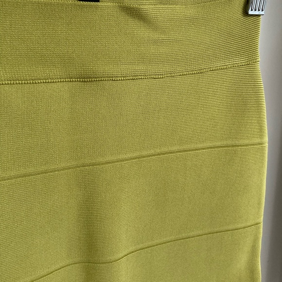 BCBG knee length bandage skirt - Picture 4 of 5